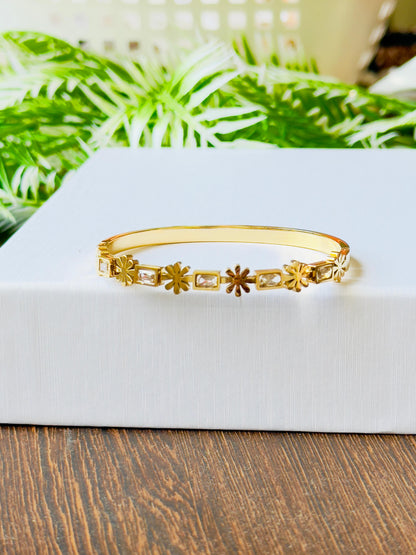 Gold-plated floral bracelet