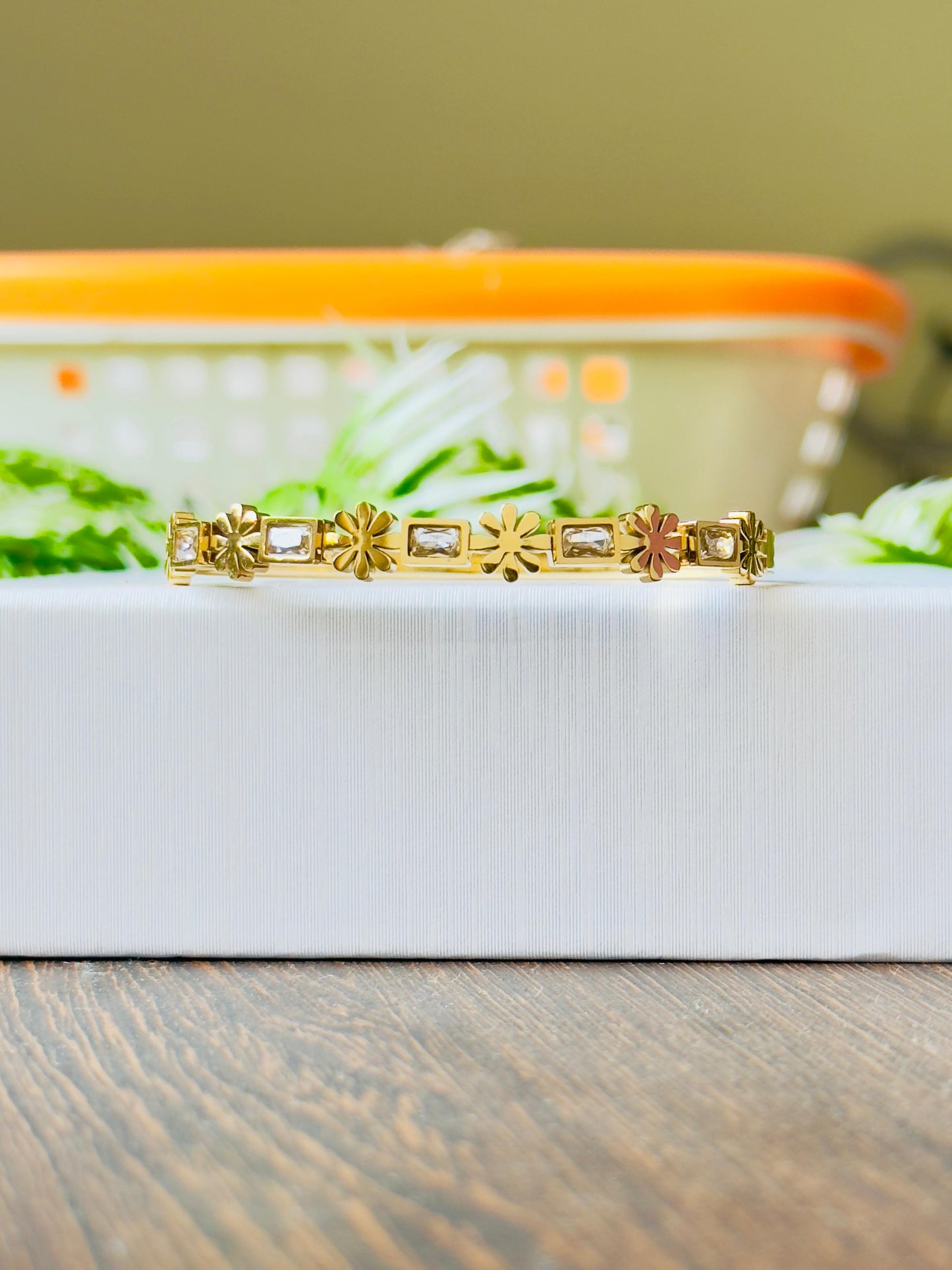 Gold-plated floral bracelet