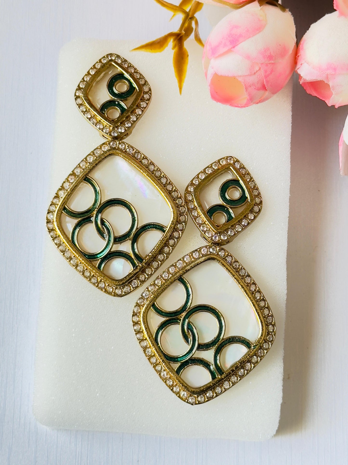 Glamorous Gold-Plated Enamel Interlocking Circles Statement Earrings