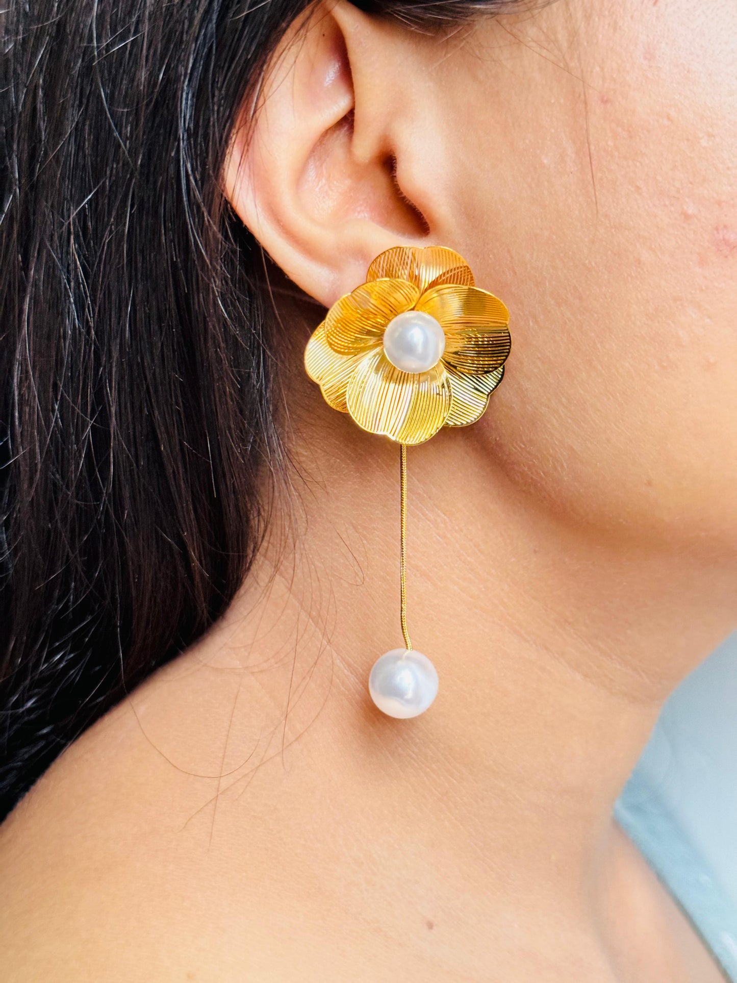 Elegant Gold Flower Pearl Drop Earring