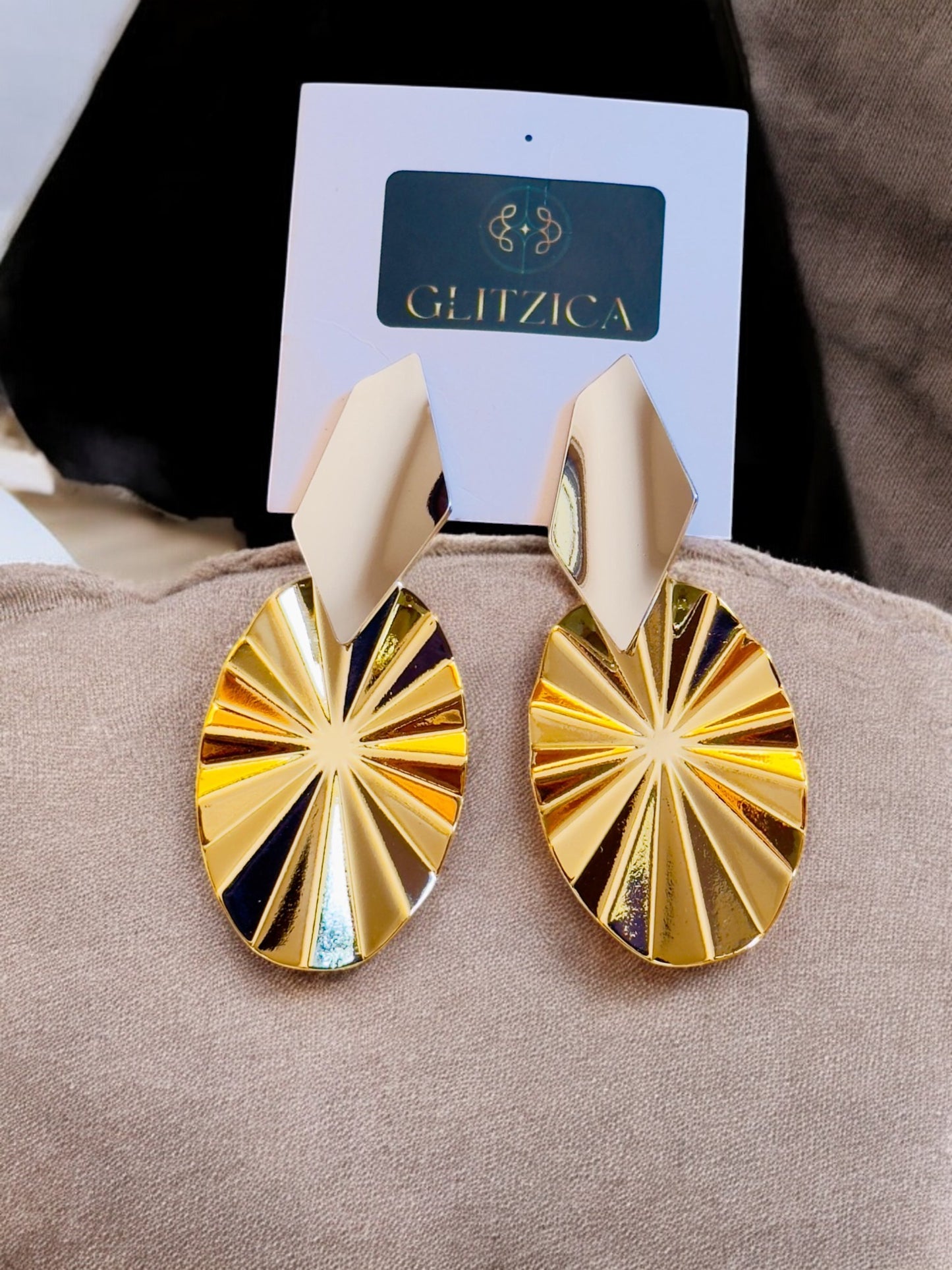 Eva Oval Earrings