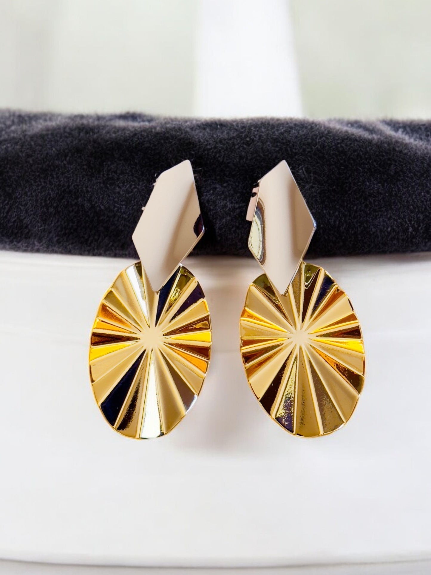 Eva Oval Earrings