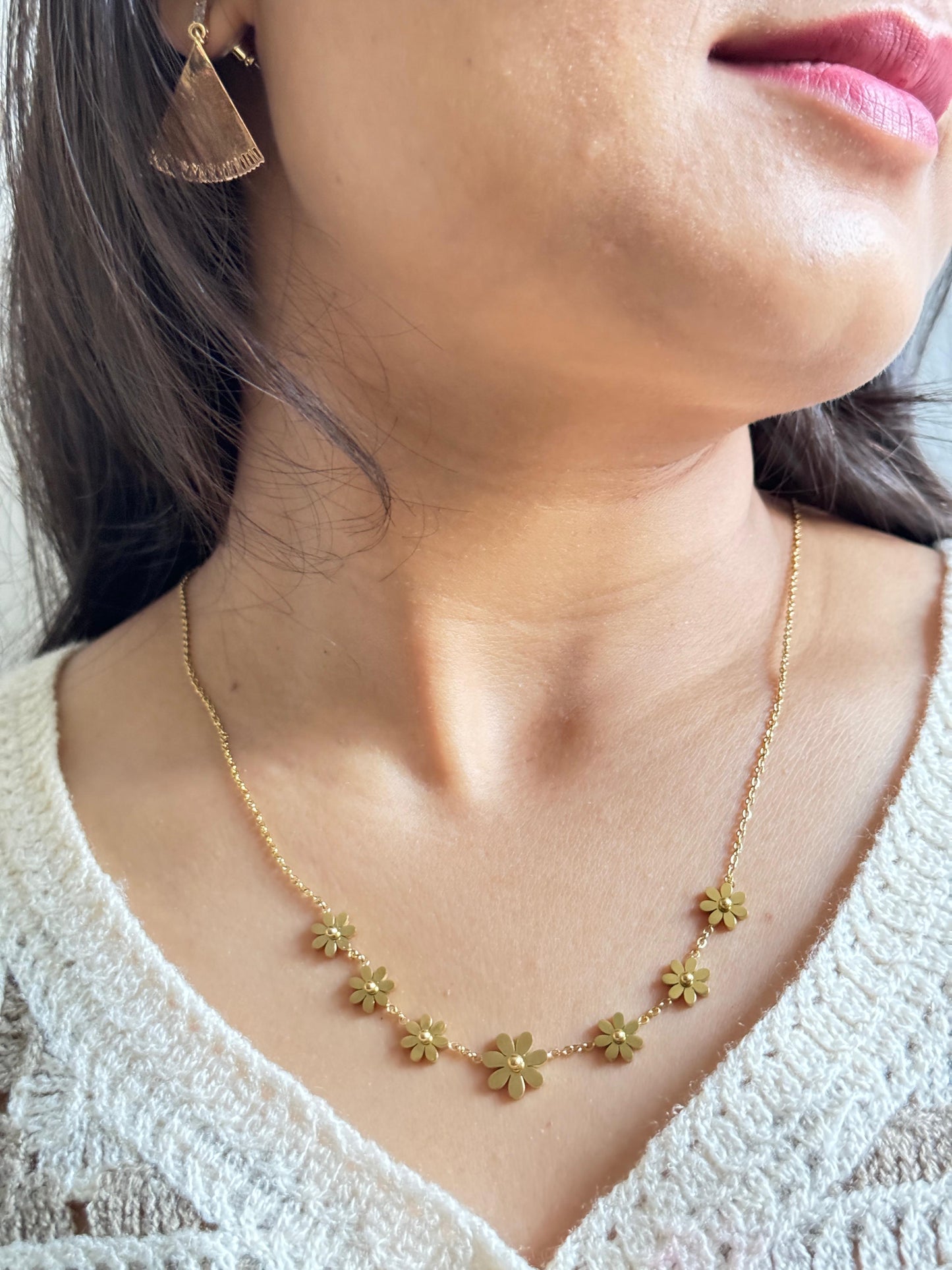 18K Gold-Plated Daisy Blossom Necklace – Anti-Tarnish