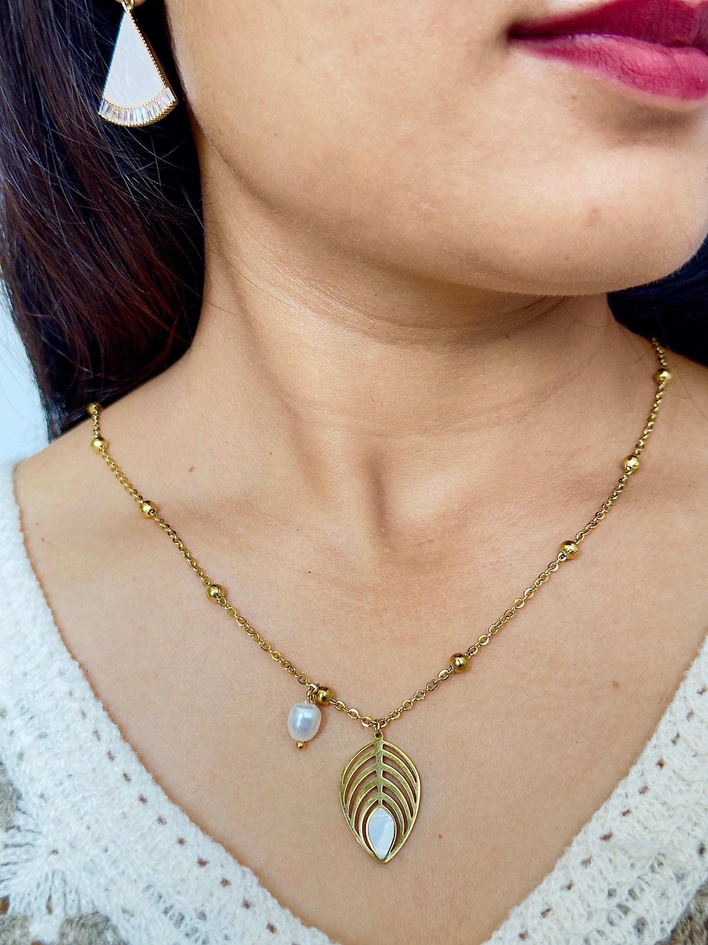 Gold-plated Pearl Leaf Pendant Necklace