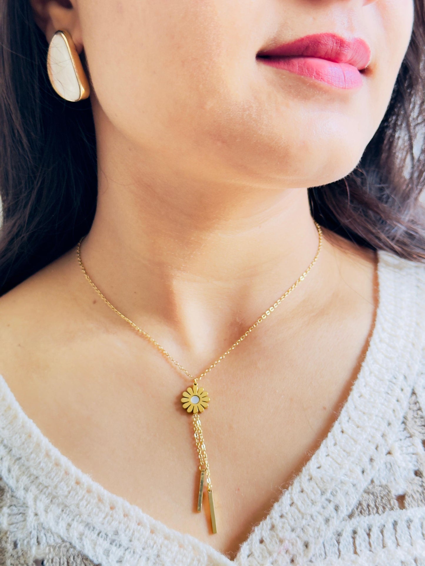 Anti-tarnish Daisy Flower Pendant Necklace