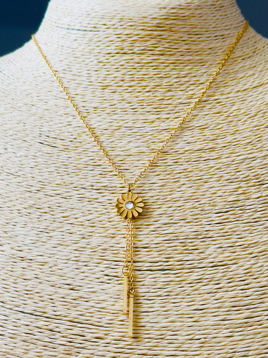 Anti-tarnish Daisy Flower Pendant Necklace